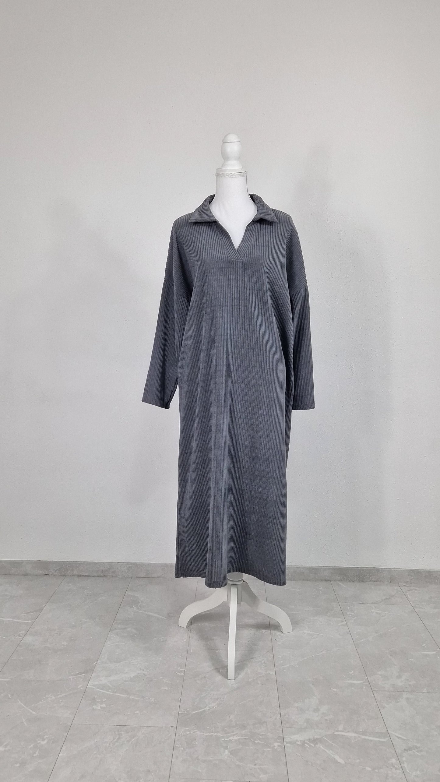 Cord Kleid mit Kragen