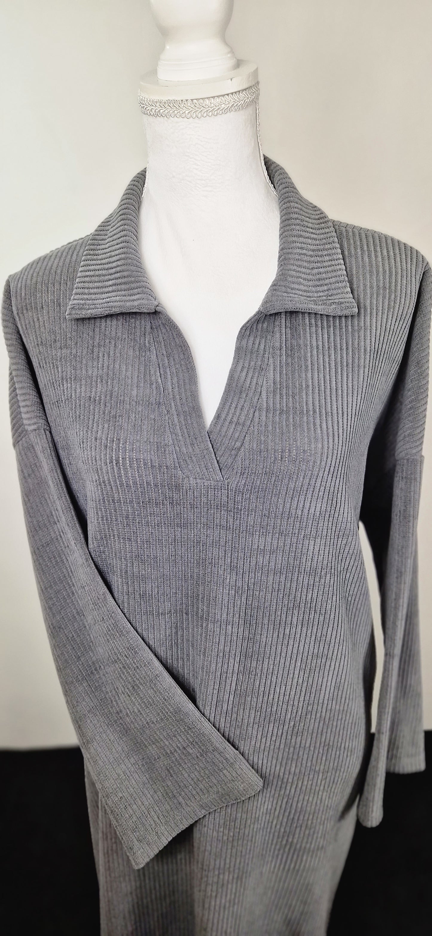 Cord Kleid mit Kragen