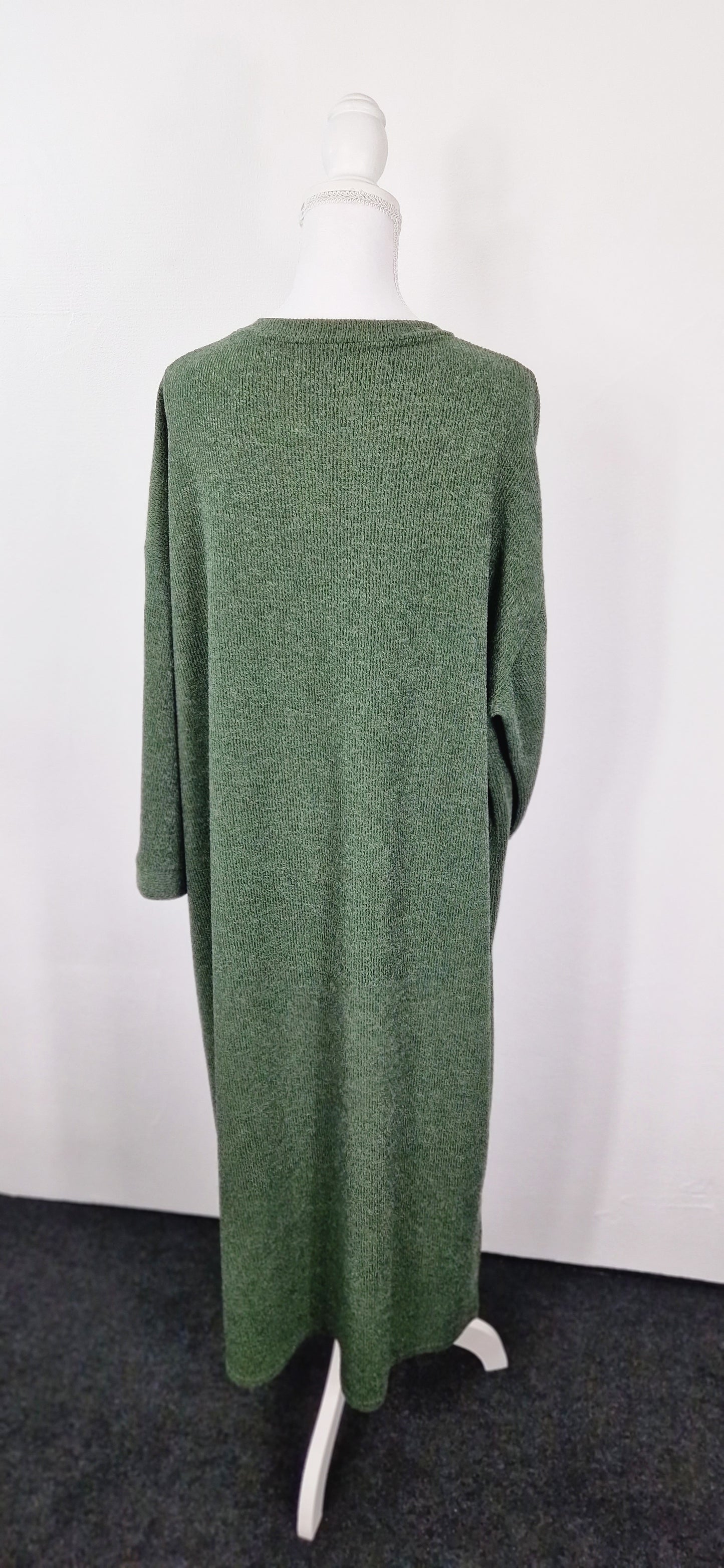 Geripptes Strickkleid