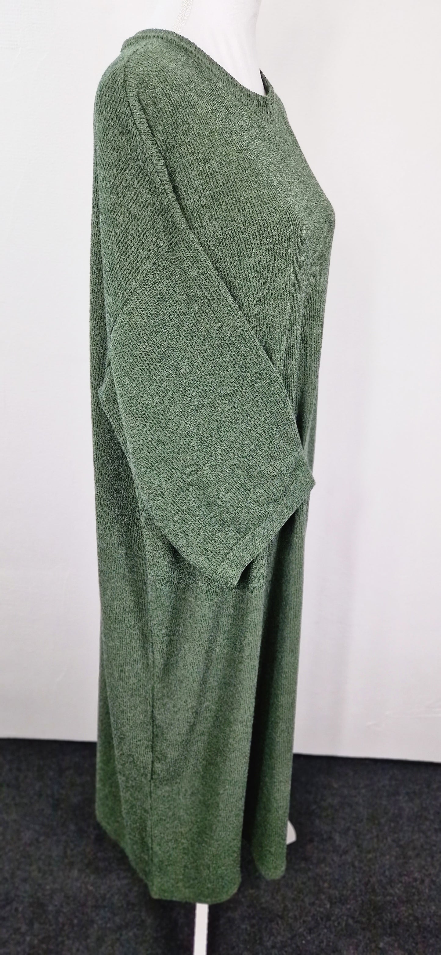 Geripptes Strickkleid