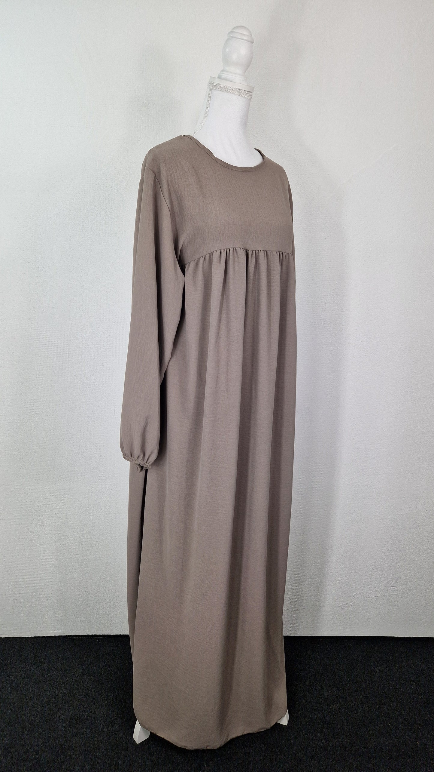 Abaya mit Rüschen - Taupe